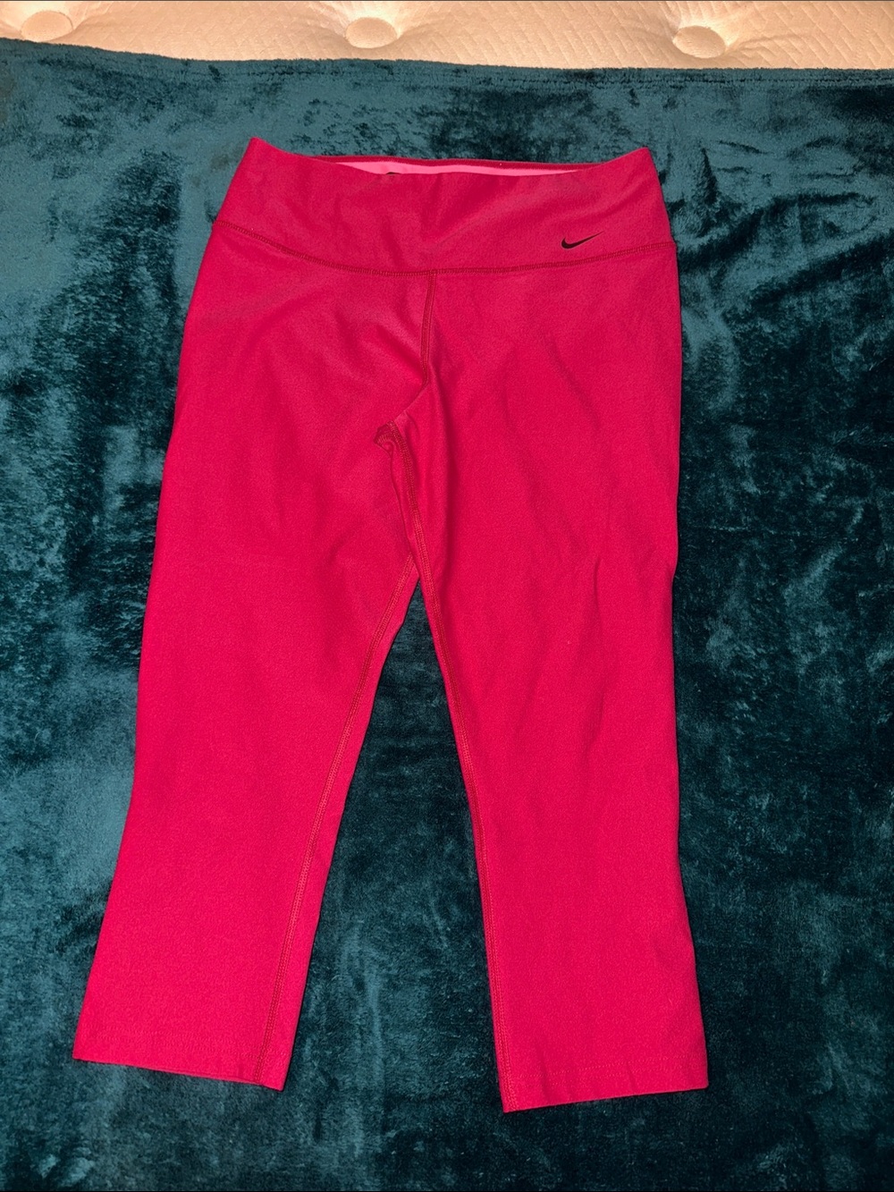 Nike Women’s Bright Hot Pink Capri Leggings